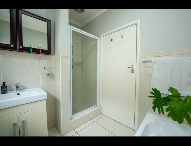 4 BEDROOM TOWNHOUSE FOR SALE IN GILLITTS